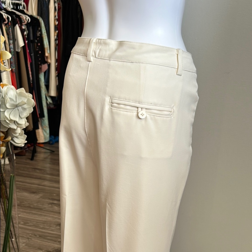 Jaclyn Smith, Cream Wide Leg pants with Sophisticated Silhouette. In size 18 - Picture 9 of 13